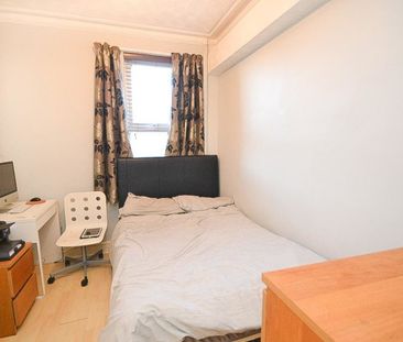 2 bed Flat for Rent - Photo 4