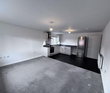 2 bedroom coach house to rent - Photo 1