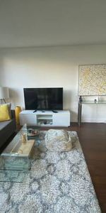 Sunny 1Bed+Den FURNISHED Downtown apartment - Photo 4