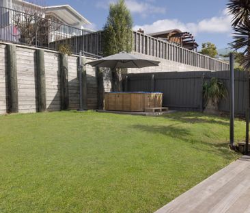 Newly fully renovated and reclad two-story family home - Photo 4