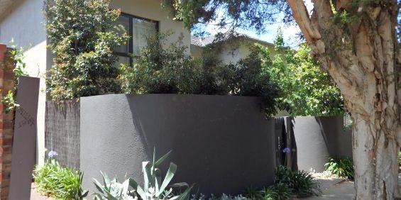 Spacious, modern 2 bedroom townhouse in the heart of South Yarra! - Photo 3