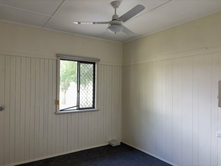 Freshly renovated 4 home - Photo 4