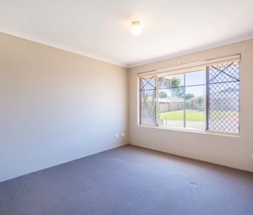 Spacious home with powered workshop. - Photo 3