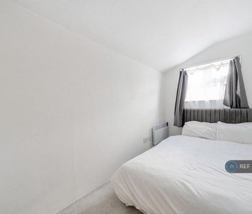 2 bedroom maisonette to rent - Photo 5