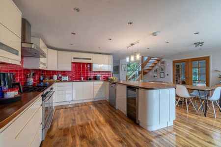 3 bedroom detached house to rent - Photo 2