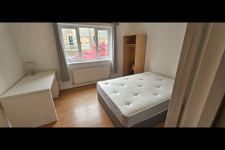 4 Bed Terraced House, Mandela Street, SW9 - Photo 2