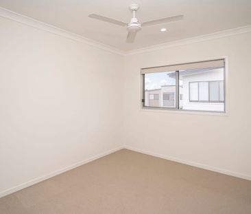 Spacious Living in Peaceful Careel Close Helensvale - Photo 3