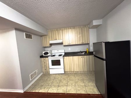 For Lease - 12 Lillian Crescent Unit# Basemnt, Brampton, Ontario - Photo 5