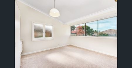 Spacious 4-Bedroom Family Home with Large Backyard Prime Location! - Photo 4