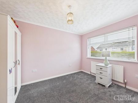 26 Kirkistown Avenue, Belfast, BT8 7FG - Photo 3
