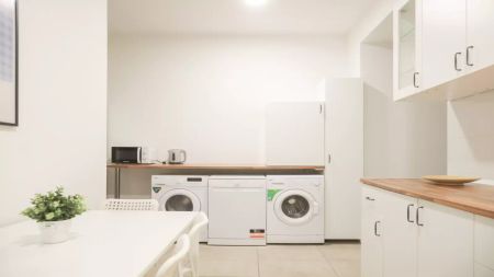 Room in a shared 7-bedroom apartment for rent in Gaztambide - Photo 3