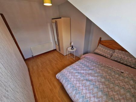 Apartment For Rent, 14 Lawrence St, BT7 1LF - Photo 5