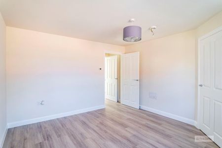 3 bedroom semi-detached house to rent - Photo 2