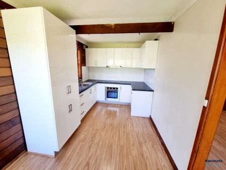 “Charming 3-Bedroom Home” - Photo 5