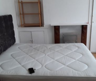 Room in a Shared House, Ethnard Road, SE15 - Photo 3