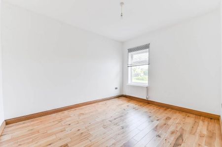 3 bedroom flat to rent - Photo 2