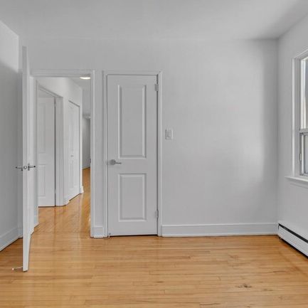 389-401 Yonge Street Apartments - Photo 1