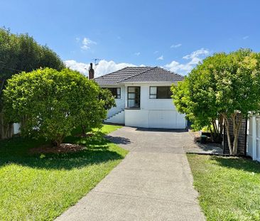 Charming 3BR Glen Eden Retreat - Photo 5