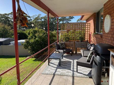 Three bedroom home, fully fenced, close to Schools. - Photo 4