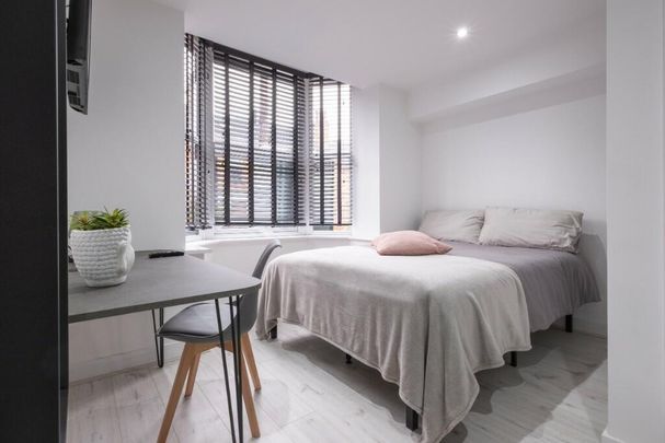 6 bedroom house to rent - Photo 1