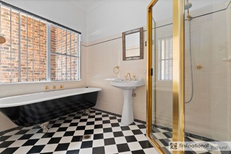 Large Quality Home - Photo 2