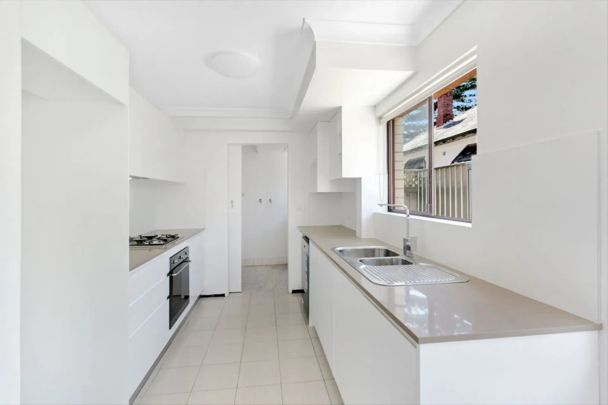 Light and Bright Modern Townhouse - Photo 1