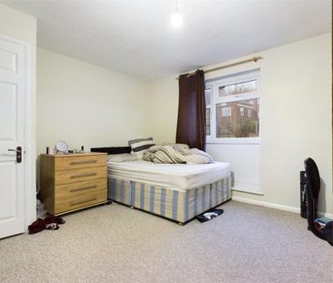 4 bedroom semi-detached house to rent - Photo 4