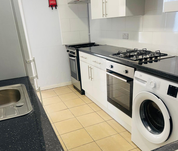 1 bedroom in a house share to rent - Photo 3