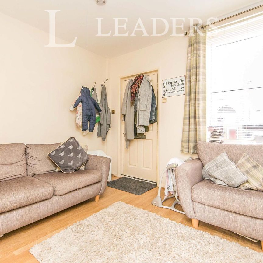 2 bedroom mid-terrace to rent St Julian Grove, Colchester, Essex, CO1 - Photo 1