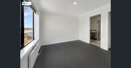New Modern 3-Bedroom Home in Werribee - Photo 4
