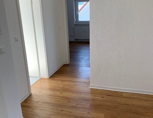 Schöne 3-Zimmer DG-Wohnung mit Tageslichtbad OHNE Balkon! - Photo 1