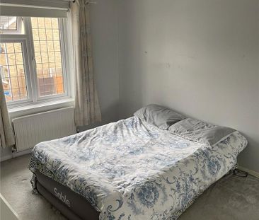 4 bedroom link detached house to rent - Photo 3