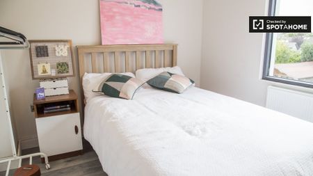 Room for rent in bright 2-bedroom home in Terenure, Dublin - Photo 3