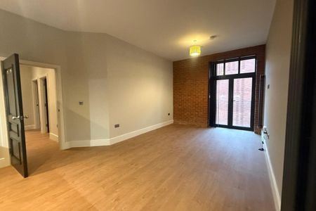 Falcon Street - Photo 3