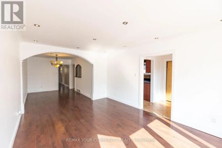 32 MARBURY CRESCENT - Photo 2