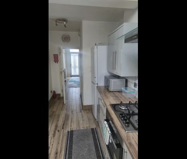 Room in a Shared House, Waddon Court Road, CR0 - Photo 6