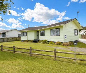 Freshly Updated 3-Bedroom Home Opposite the Reserve - Photo 5