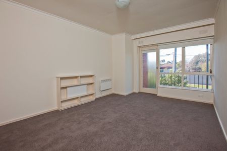 RECENTLY RENOVATED TWO BEDROOM APARTMENT! - Photo 2