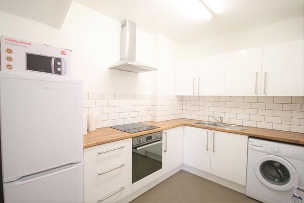 2 bedroom flat to rent - Photo 1