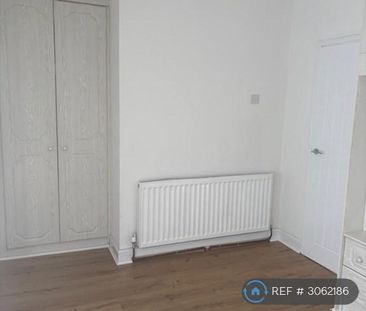 3 bedroom end of terrace house to rent - Photo 5
