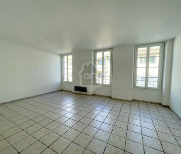 APPARTEMENT 3 PIECE AVIGNON CENTRE-VILLE, - Photo 2