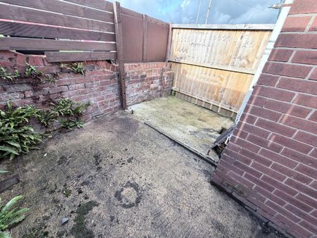 2 bedroom terraced house to rent - Photo 4