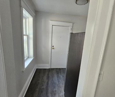 For Lease - 983 Main Street Unit# 1, Hamilton, Ontario - Photo 3