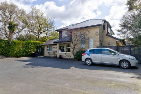 Spacious 2-Bedroom Apartment - Photo 3