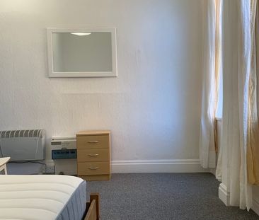 1 Bed Flat, Demesne Road, M16 - Photo 4