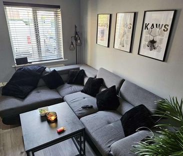 2 bedroom terraced house to rent - Photo 2