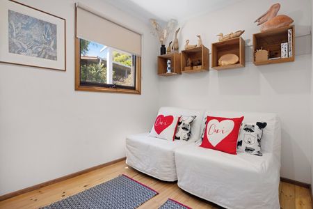 Sundrenched Beach Retreat - Photo 2