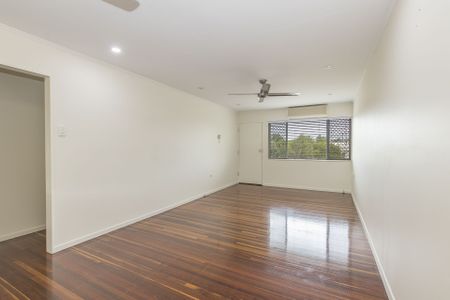2/15 Hopkins Street, Currajong - Photo 5