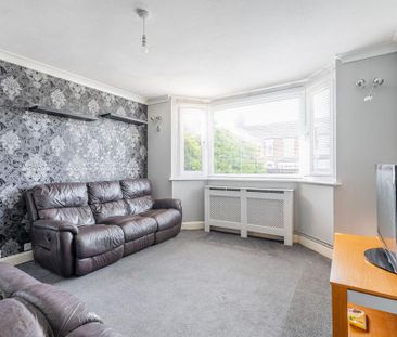 3 bedroom end of terrace house to rent - Photo 1