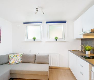 Moderní studio k pronájmu – Praha 4, 2 minuty od metra Kačerov - Photo 1